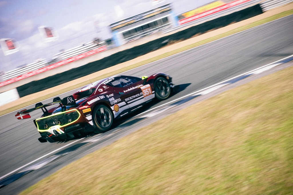 Flot felt af biler klar til Formula GT Challenge-finale på Jylllandsringen.
(Foto: Formula GT Challenge)